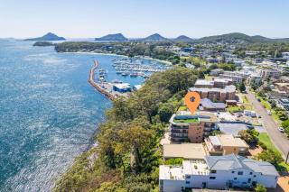 Skyline, 4,12 Thurlow Avenue - Unit with stunning views, air conditioning and Wi-Fi - Nelson Bay - 0