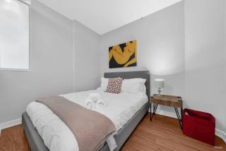 Lovely 2-Bedrooms Downtown suite Free Parking - 4