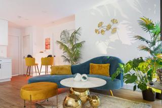 Stylish 2 Bedroom Miami Vibe Suite - Port Coquitlam - 0