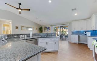 Tranquil Palms Heated Pool Spa Outdoor TV & More - Cape Coral - 3