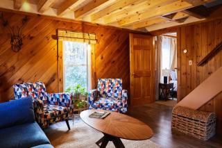 Cozy Cottage with Jacuzzi and Fire Pit and Reading Nook! - Livingston Manor - 4