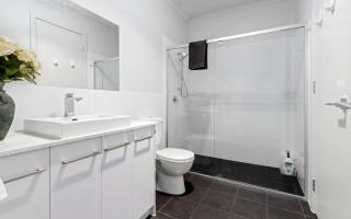 4 Bedrooms 3 Bathrooms Home with a big balcony in Tranmere - 7