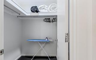 4 Bedrooms 3 Bathrooms Home with a big balcony in Tranmere - 8