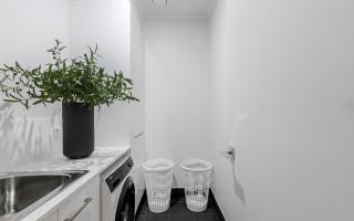 4 Bedrooms 3 Bathrooms Home with a big balcony in Tranmere - 6