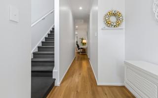 4 Bedrooms 3 Bathrooms Home with a big balcony in Tranmere - 3
