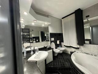 Luxury Apartment with Spa and Free Parking - 3