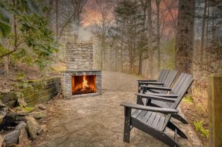 Secluded Sunrise Ridge-10 Min From Blue Ridge, King Beds, Hot Tub, 2 Porches, Fireplace Wood Burning, Mountain View, Cozy - Blue Ridge - 7