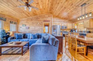 Secluded Sunrise Ridge-10 Min From Blue Ridge, King Beds, Hot Tub, 2 Porches, Fireplace Wood Burning, Mountain View, Cozy - Blue Ridge - 3