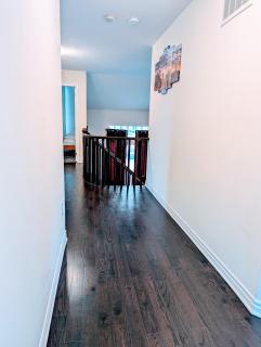 4BR 2 king 3 Queen 6 beds in total 3 GBPS Wi-Fi - Kitchener - 8