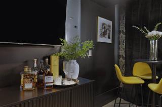 Bourbon & Bubbles - Rooftop Hot Tub & Speakeasy - 2