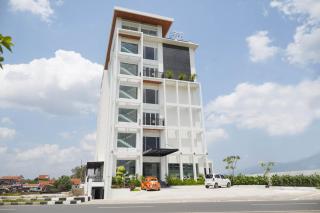 Toyo Hotel Purwokerto, Azana Hotels Collection - Banyumas - 3
