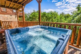 Extravagant View Cabin - 8