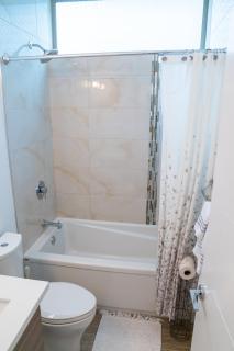 Explore Seattle Free Parking & Walk to Light Rail - New listing & ABNB Superhost - Seattle - 5