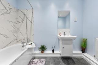 Spacious 2BR London Apartment-King Bed, Parking, Sleeps 6-Long Stay Deals! - Barnet - 6