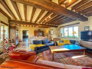 Maison de charme avec piscine intérieure, grand jardin, et paysages magnifiques en pleine campagne - FR-1-497-164 - 6
