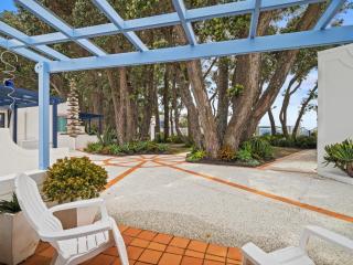 Poolside Waterfront - Orewa Oceanside Villa - Orewa - 2
