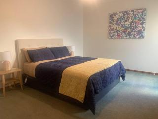 Cheerful 2 bedroom townhouse with secure parking - Mildura - 3