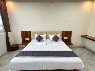 SS Luxury Comforts - Twin Sharing - Chikmagalūr - 9