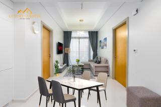 Elegant 2-BR with Canal & City Views Pool Amenities - Dubai - 8