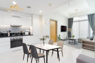 Elegant 2-BR with Canal & City Views Pool Amenities - 1