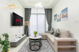 Elegant 2-BR with Canal & City Views Pool Amenities - Dubai - 6