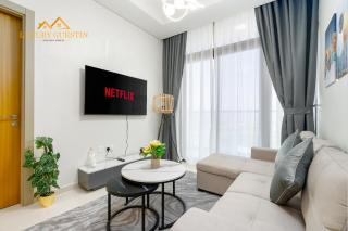 Elegant 2-BR with Canal & City Views Pool Amenities - Dubai - 7
