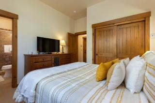 43 Thackwell condo - 5