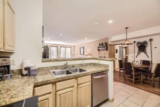5023 Gateway condo - 1