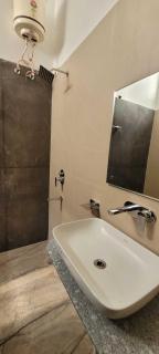 Hotel O Sainik Inn - Nilmatha - 1
