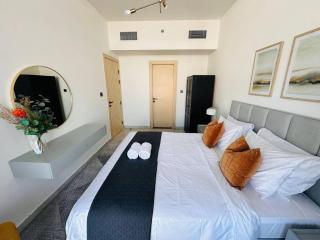 Comfy 1br In Al Jaddaf Balcony Parking - 9