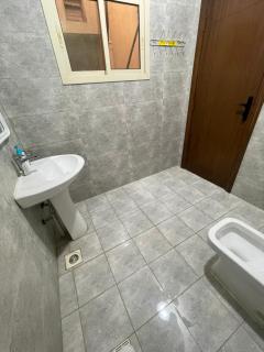 شقة مريحه بغرفتي نوم وصاله ومطبخ - 2