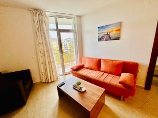 Two-bed flat in Sunny Beach with pool view - 7