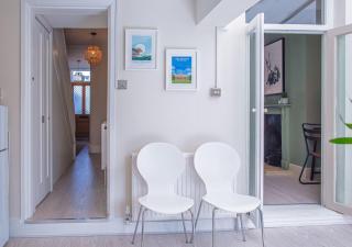 Stunning Townhouse with Large Garden - Sleeps 8! - 1