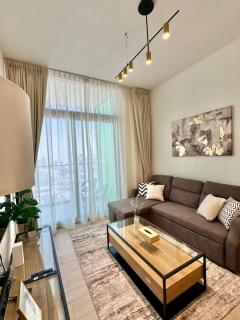 Fully Furnished 1br Jvc Free Pool Parking - 5