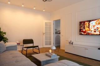 Designer flat with character - 8