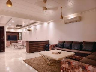 HostMyStay-3BHk ! Gk1 - RBlck! - 4