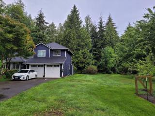 2 bdrm home in quiet neighborhood 2 blocks from beach - 0