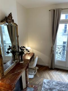 Paris Luxury Family Getaway - 3