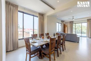 StayVista at Brick & Beam with Private Plunge Pool, Lawn, BBQ and Bonfire - Panchgani - 6