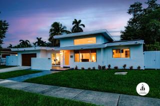 Uhost AI - Luxurious 5B Home w Pool & Lounge - Miami - 4