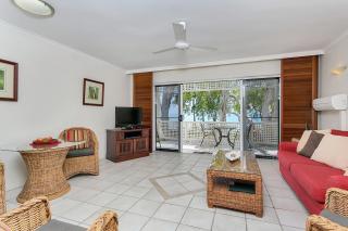 On Palm Cove Beachfront Apartments - 2