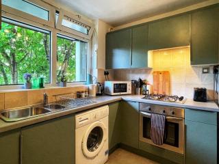 Ethan's Place in Mile End - 2 Double Beds, 1 Bunk Bed, Max 6, Spacious, Ideal for Families - 8