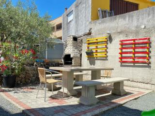 Apartment Lilly with outdoor Trampoline and Grill - Krk - 2