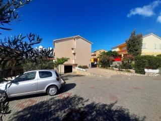 Apartment Lilly with outdoor Trampoline and Grill - Krk - 0