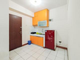 Minimalist 3BR Gateway Ahmad Yani Cicadas Apartment By Travelio - Bandung - 6