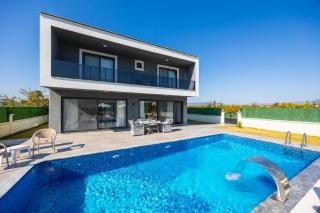 Villa Grand Yasar 3 - 0