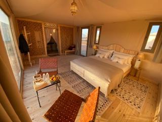 THE SANDY TENTS - 4