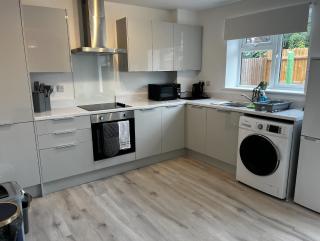 2 Bed Flat - Sleeps 8 - Pets - Garden - Parking - 6
