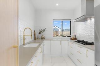 5-bed Luxury Living at it's finest that sleeps 10 - Christchurch - 2