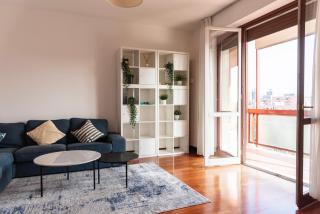 Youhosty - Cechov 21 - Milan - 2